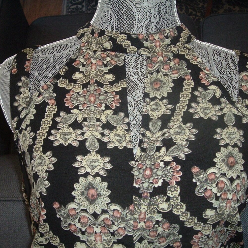 One Clothing Los Angeles Y2K Women’s Black Floral High Collar Romper  SIZE M L
